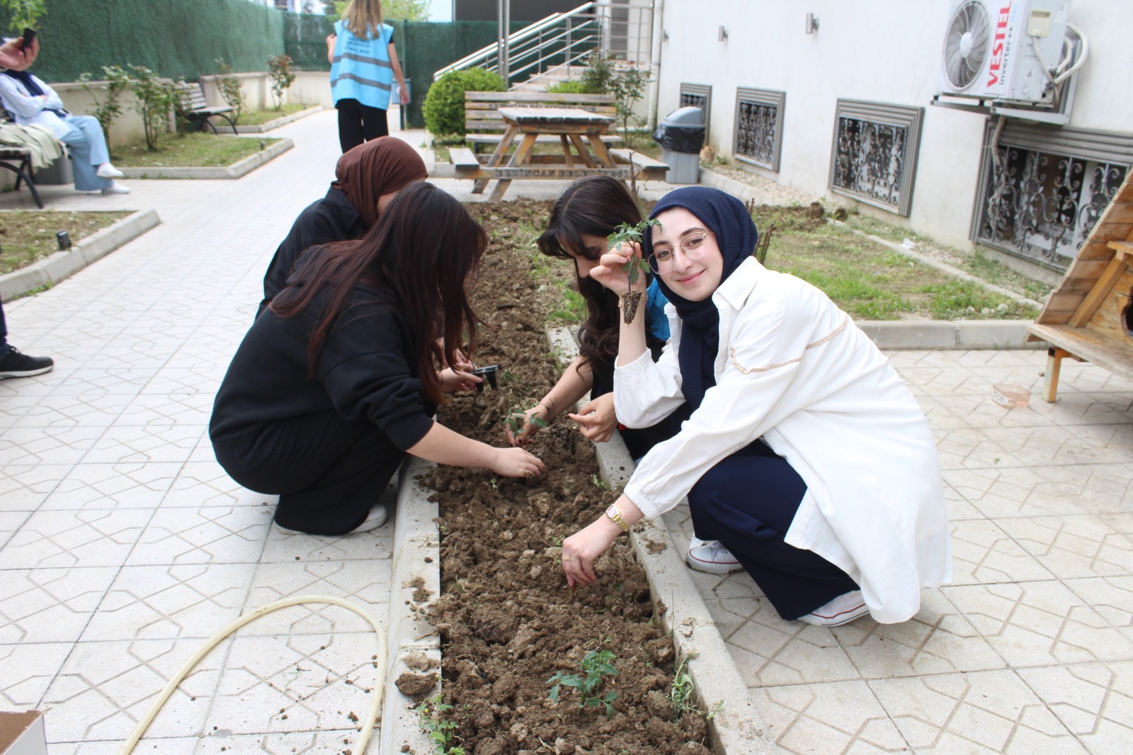 Salih Baba yurdunda öğrenciler için hobi bahçesi kuruldu