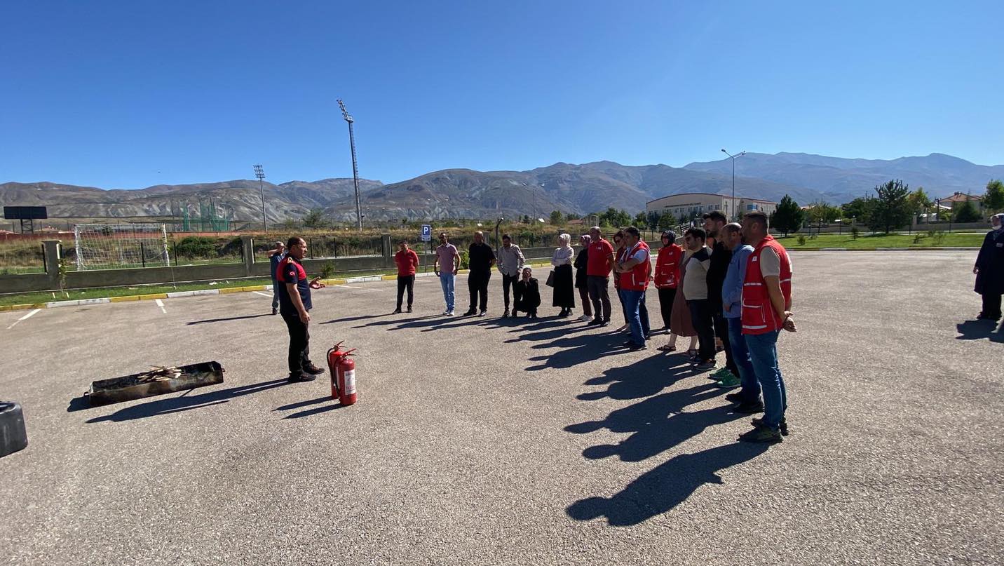 Kızılay Kan Bağışı Merkezi personeline yangın eğitimi