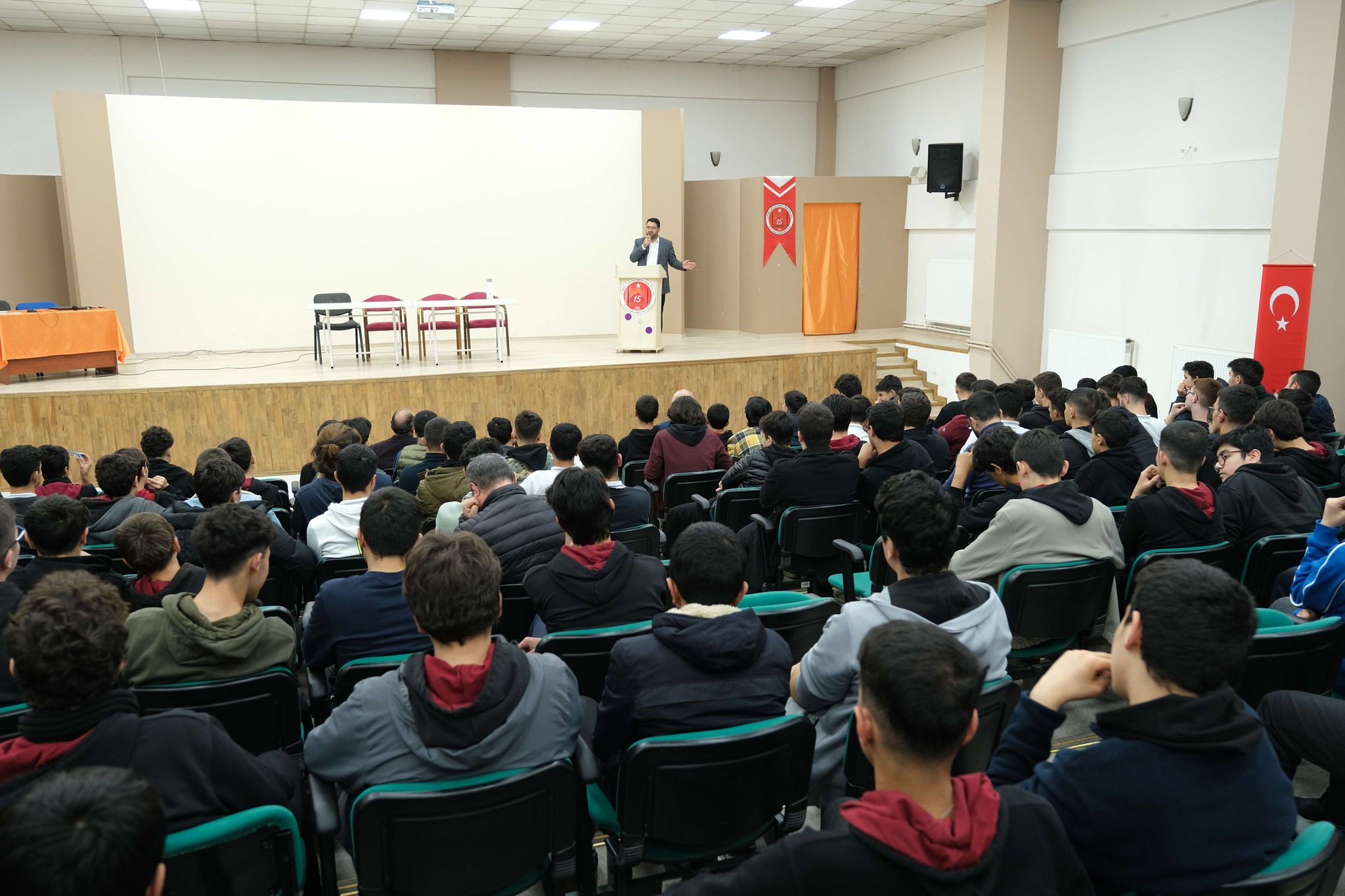 İl Müftüsü İsmail Fakirullahoğlu’ndan 15 Temmuz Şehitleri Anadolu İmam Hatip Lisesi’nde Konferans