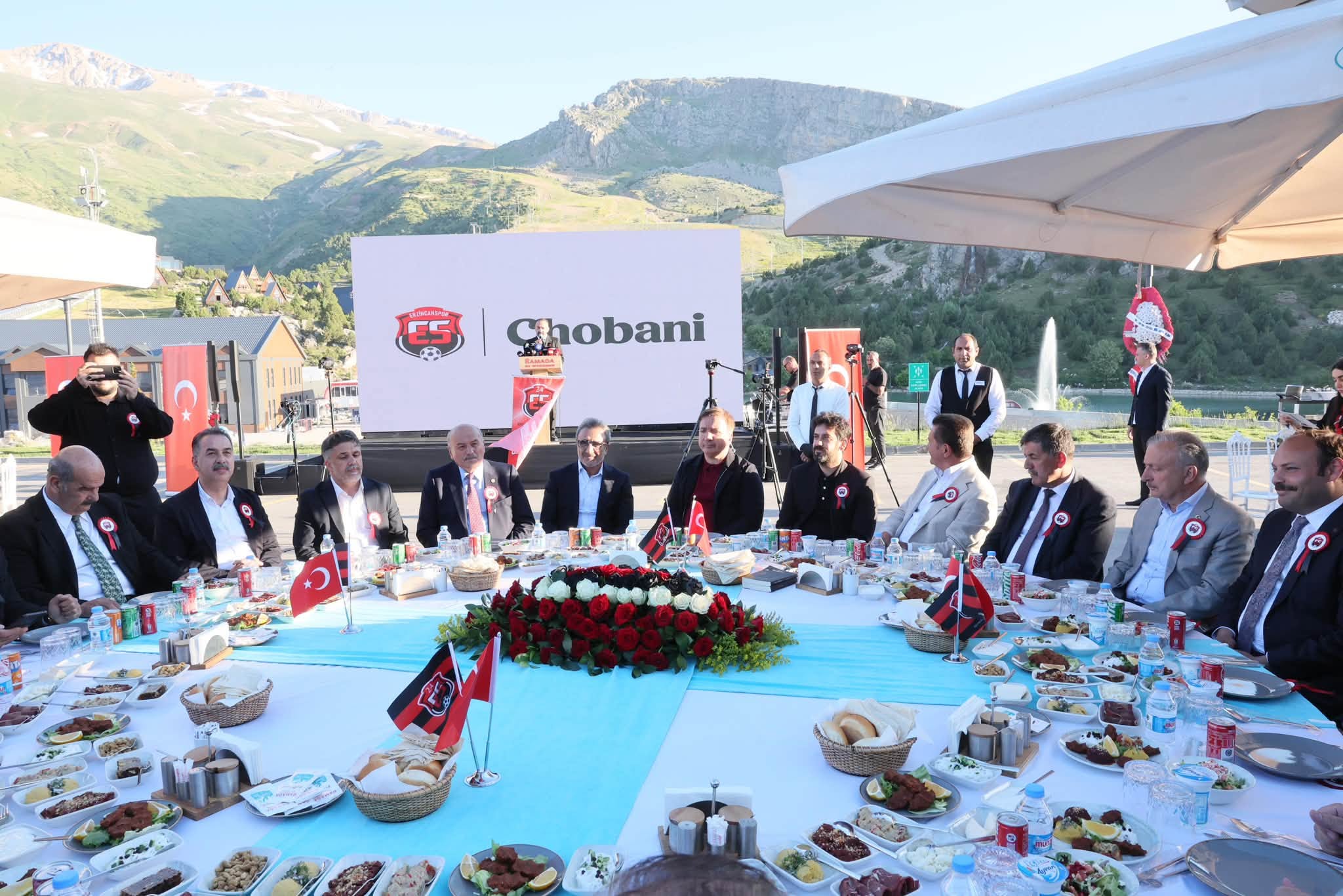 Erzincan Protokolü ve İş İnsanı Hamdi Ulukaya Ergan Dağı’nda Bir Araya Geldi: 