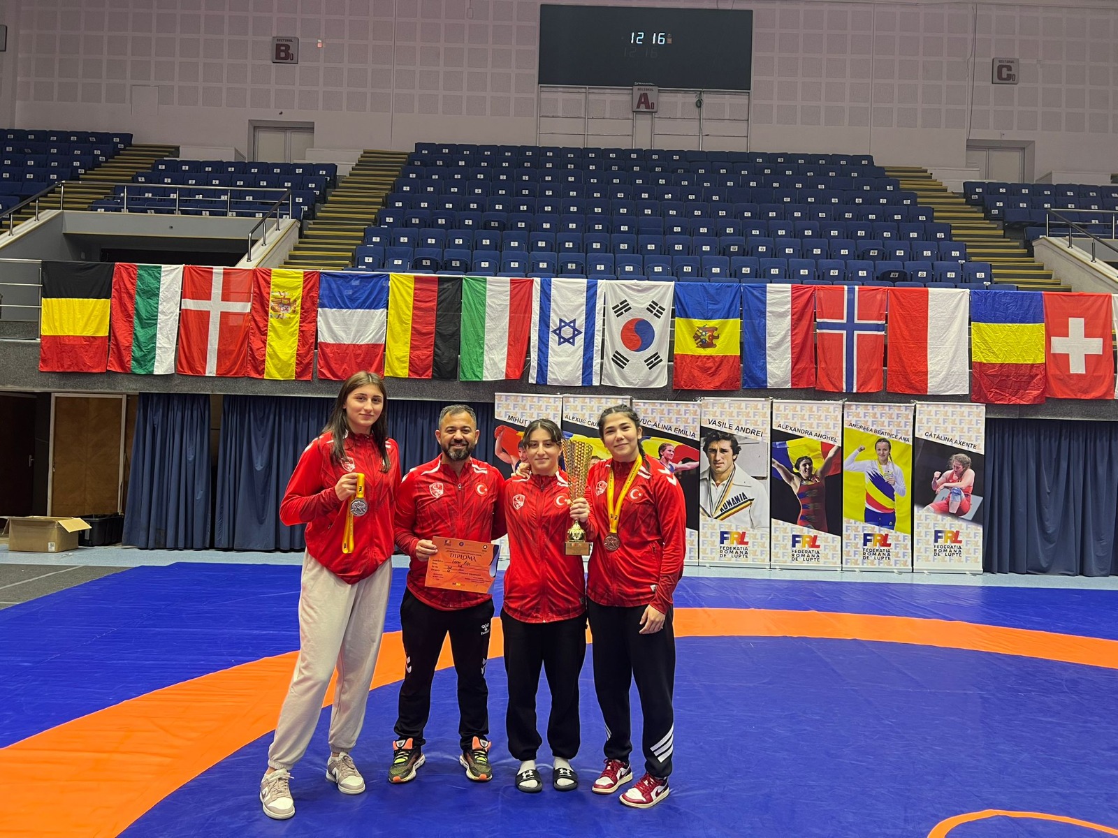 U20 Kadın Güreş Milli Takımı Romanya'da Şampiyonluğa ulaştı!