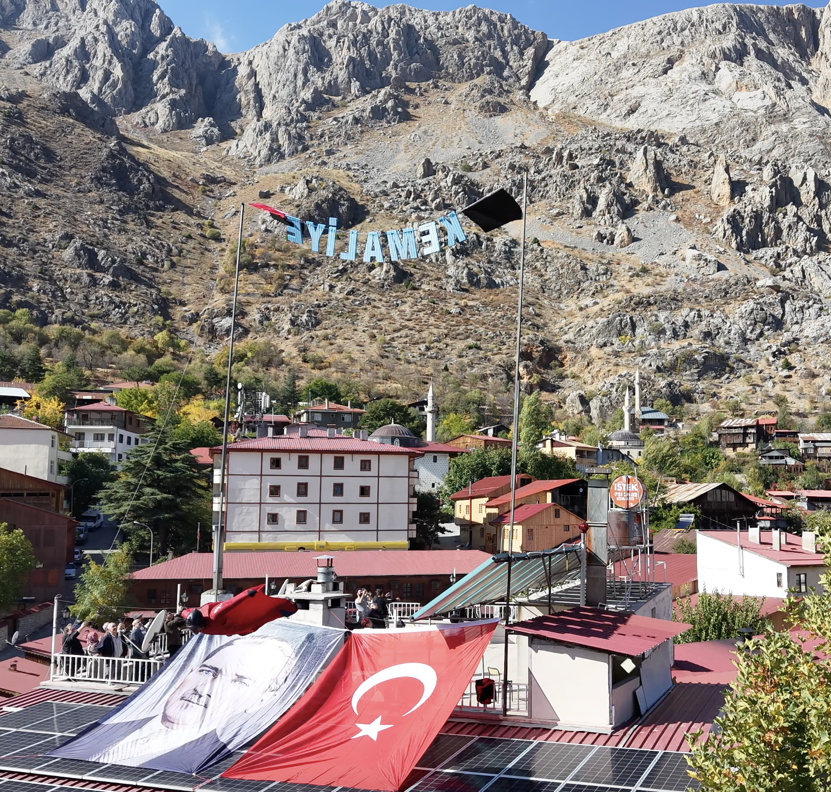 Cumhuriyet Bayramı ve Kemaliye ilçesine isminin verilişini 220 Km hızla uçarak kutladılar