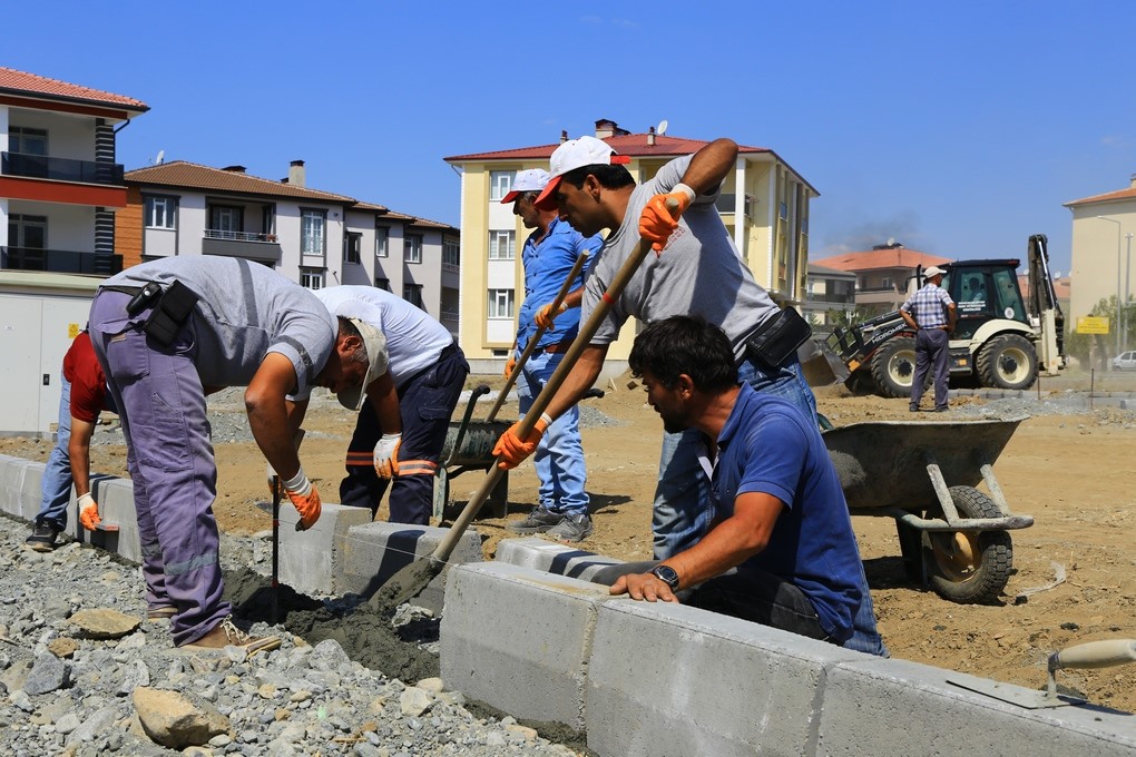 Fen İşleri Müdürlüğü Ekipleri Şehrin Dört Bir Yanında Çalışmalarını Sürdürüyor