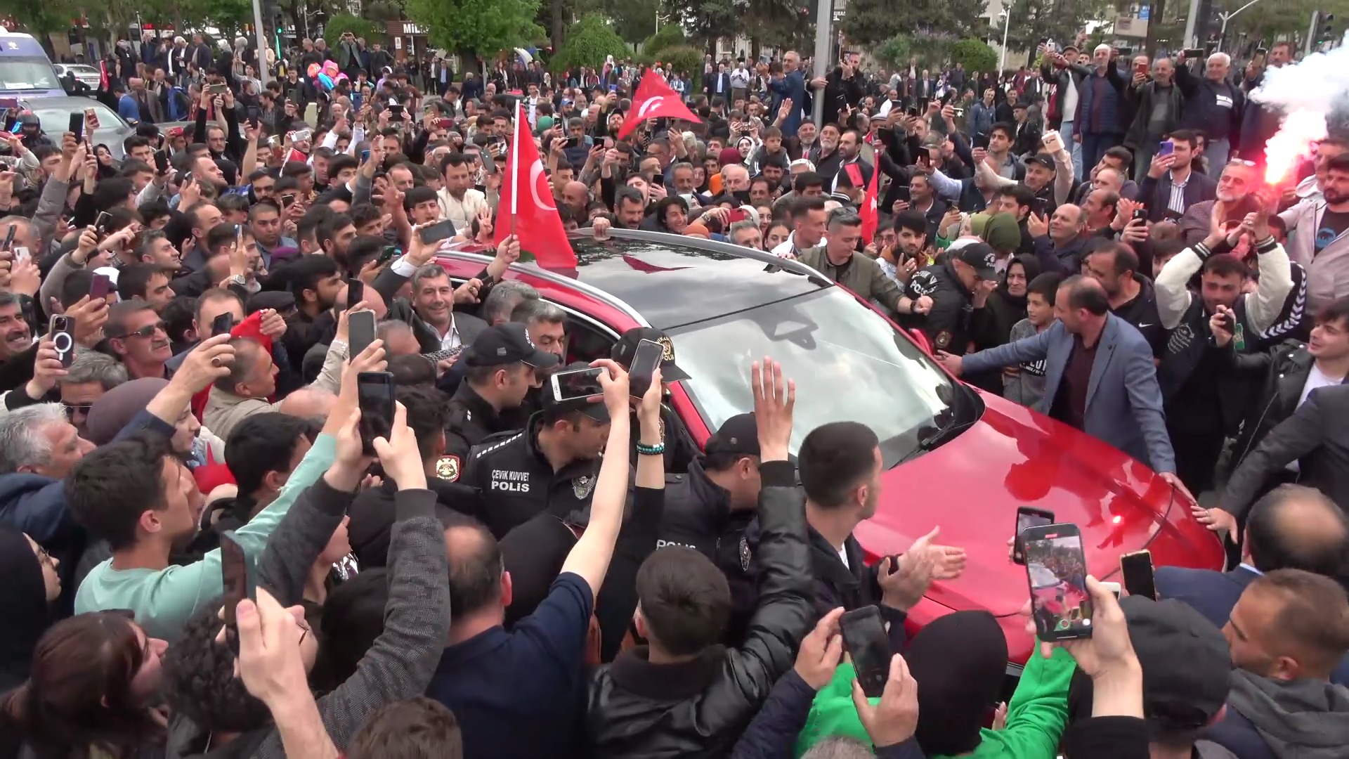 Yerli otomobil Togg Erzincan’da yoğun ilgi gördü