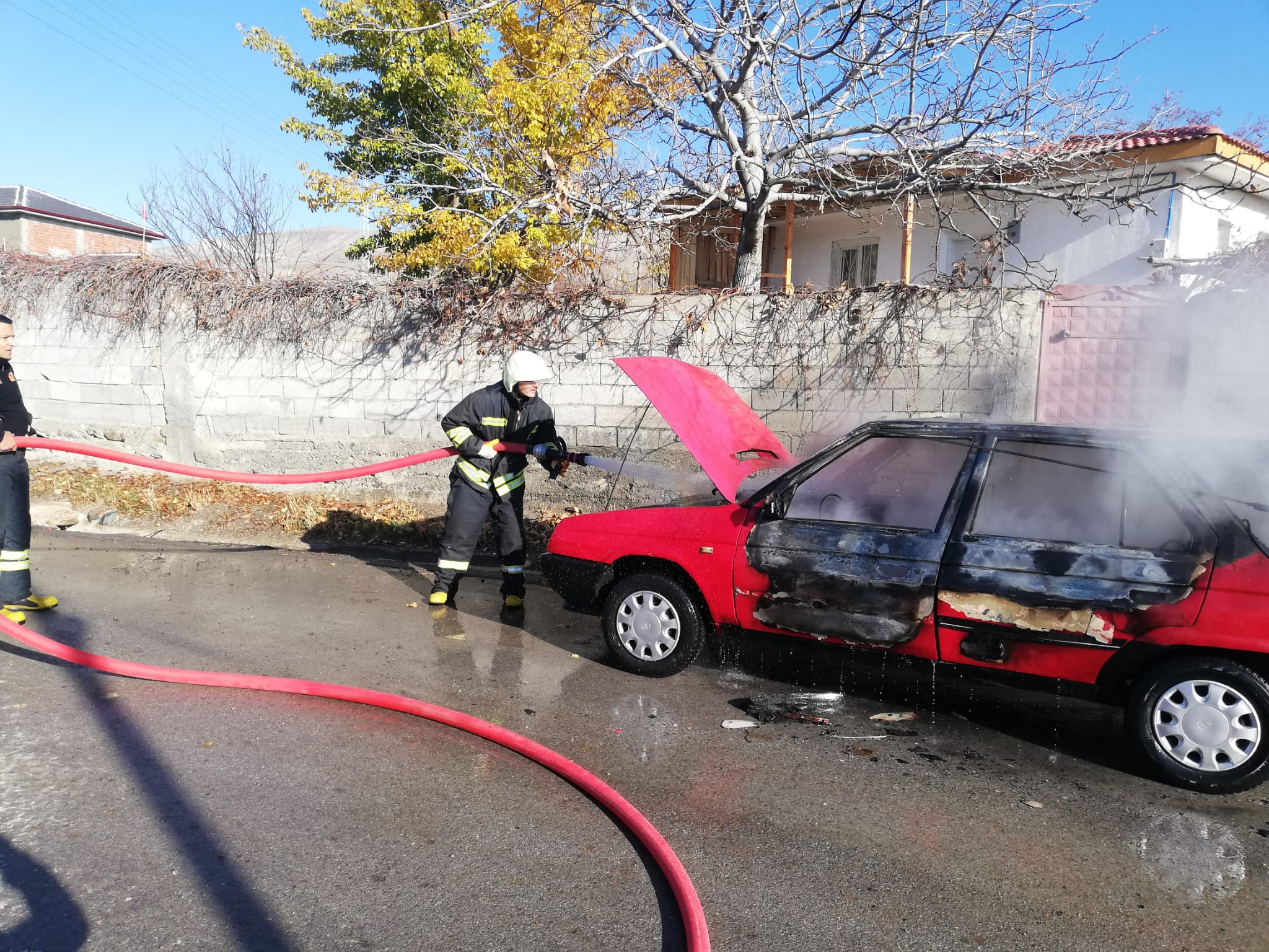 Yanan Araç Kullanılamaz Hale Geldi 