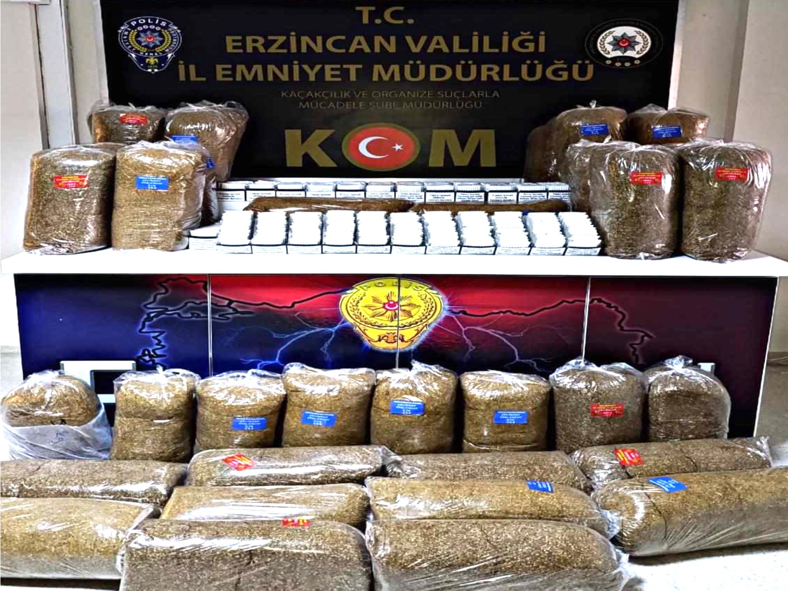 Kaçak tütün ve çok sayıda dolu makaron ele geçirildi