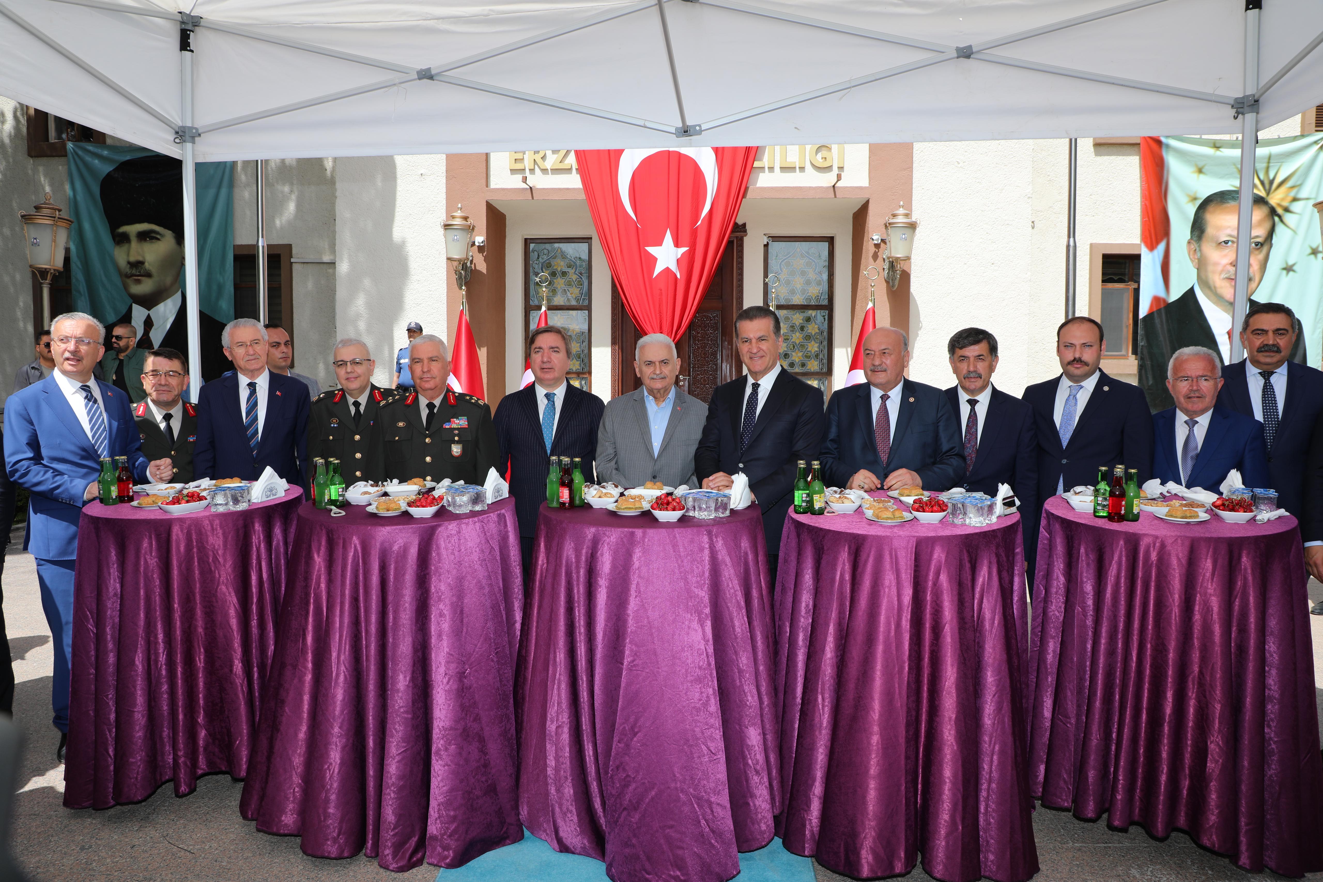 Erzincan’da toplu bayramlaşma töreni düzenlendi