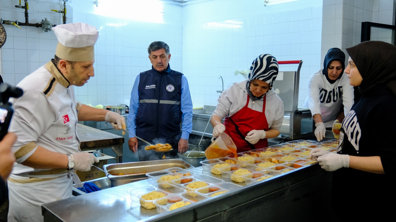 Bin kişiye Belediyeden iftar yemeği