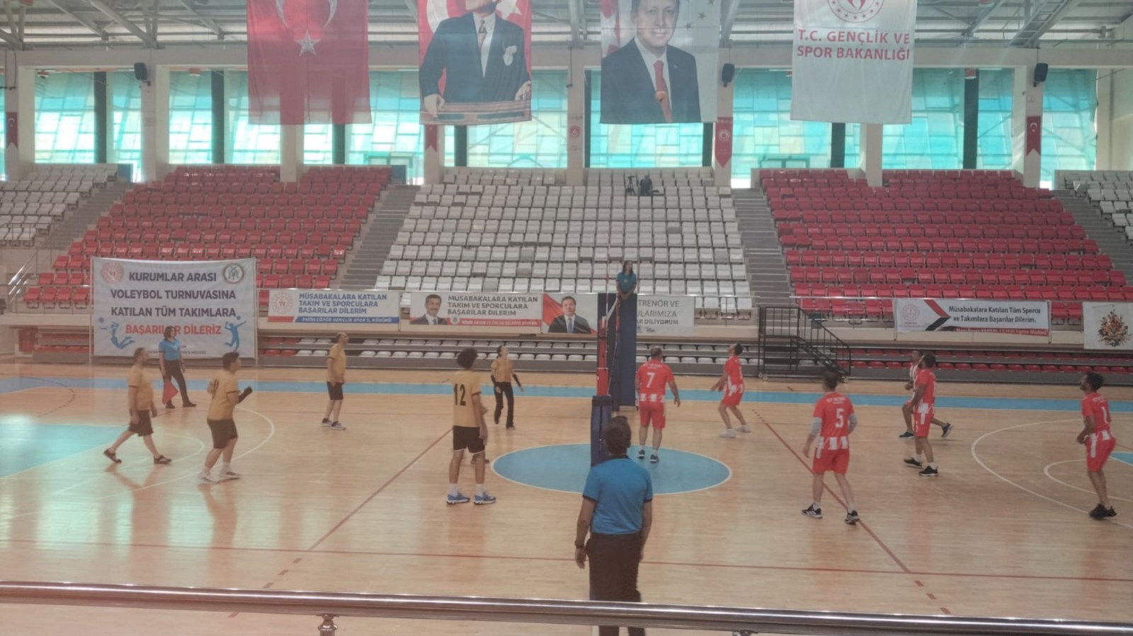 Kurumlar arası Voleybol turnuvası başladı