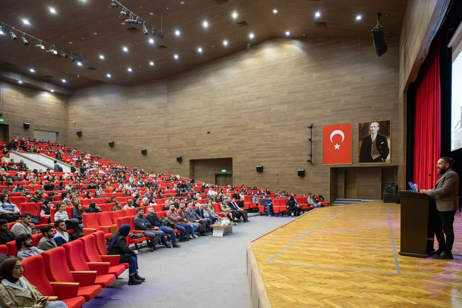 EBYÜ’de Yurt Dışı Eğitim ve Girişimcilik Semineri