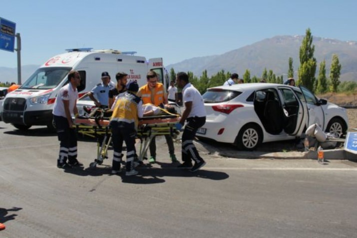 Erzincan’da Kaza 10 Yaralı - Video Haber