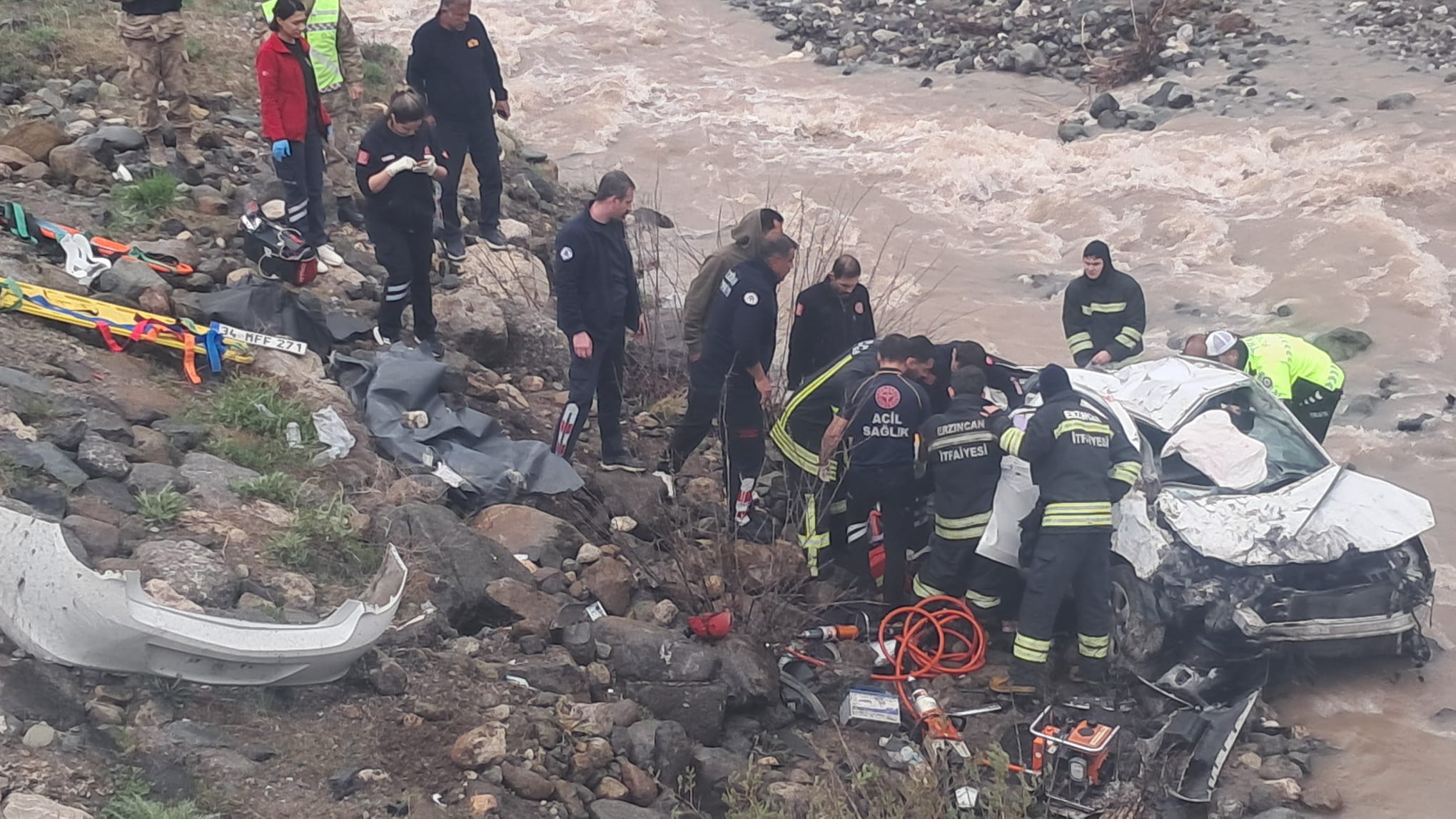 Erzincan'da kaza 2 ölü 1 ağır yaralı
