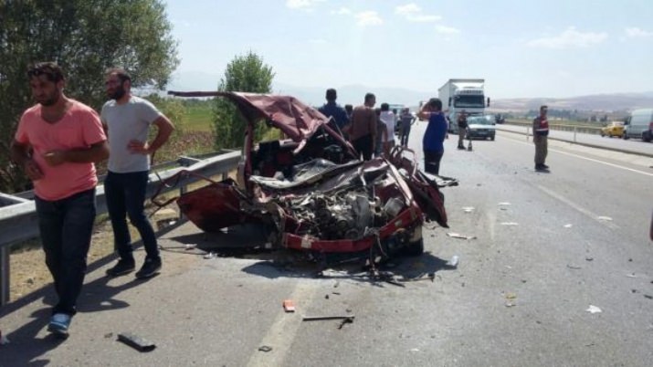 Erzincan’da Feci Kaza 3 Ölü - Video haber