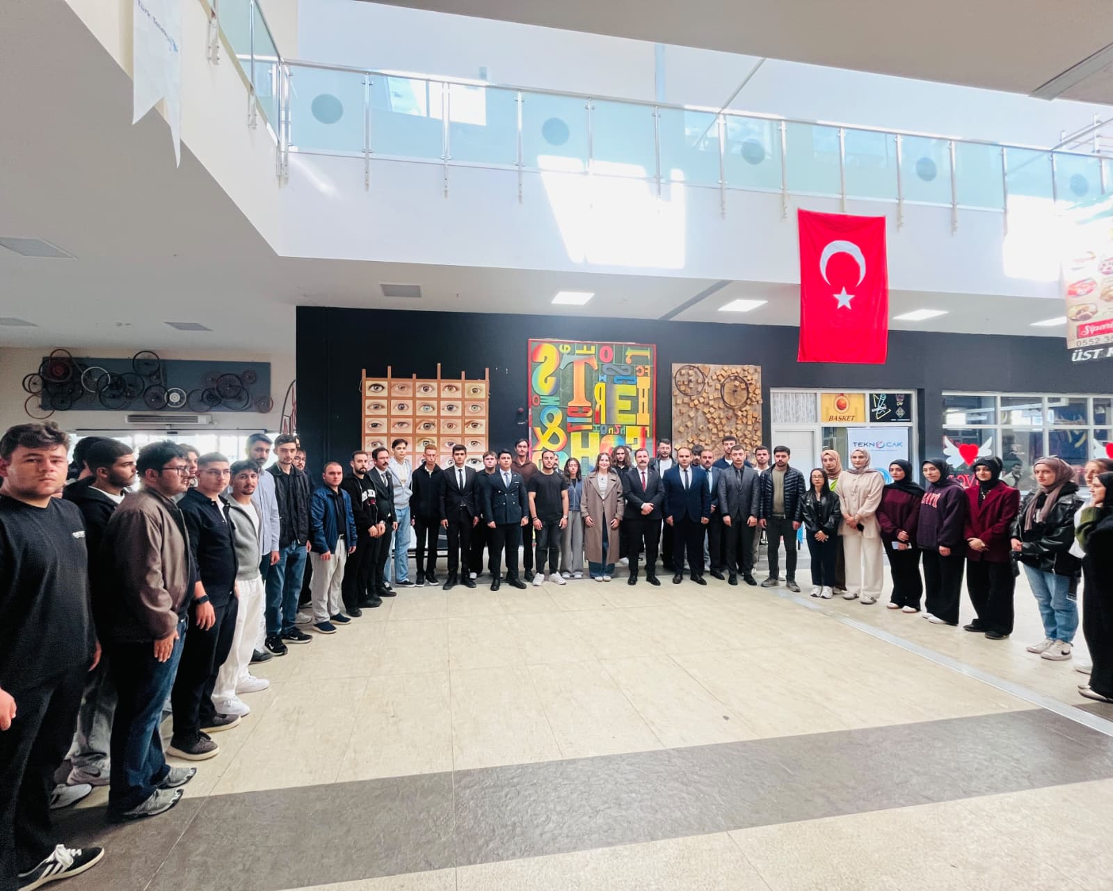 Özger’den, Üniversitede Teknoloji Standına Ziyaret