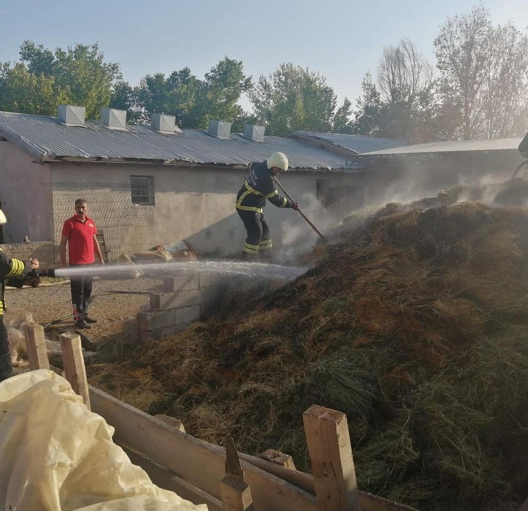 Erzincan’da Meydana Gelen Yangında Bir Samanlık Yandı