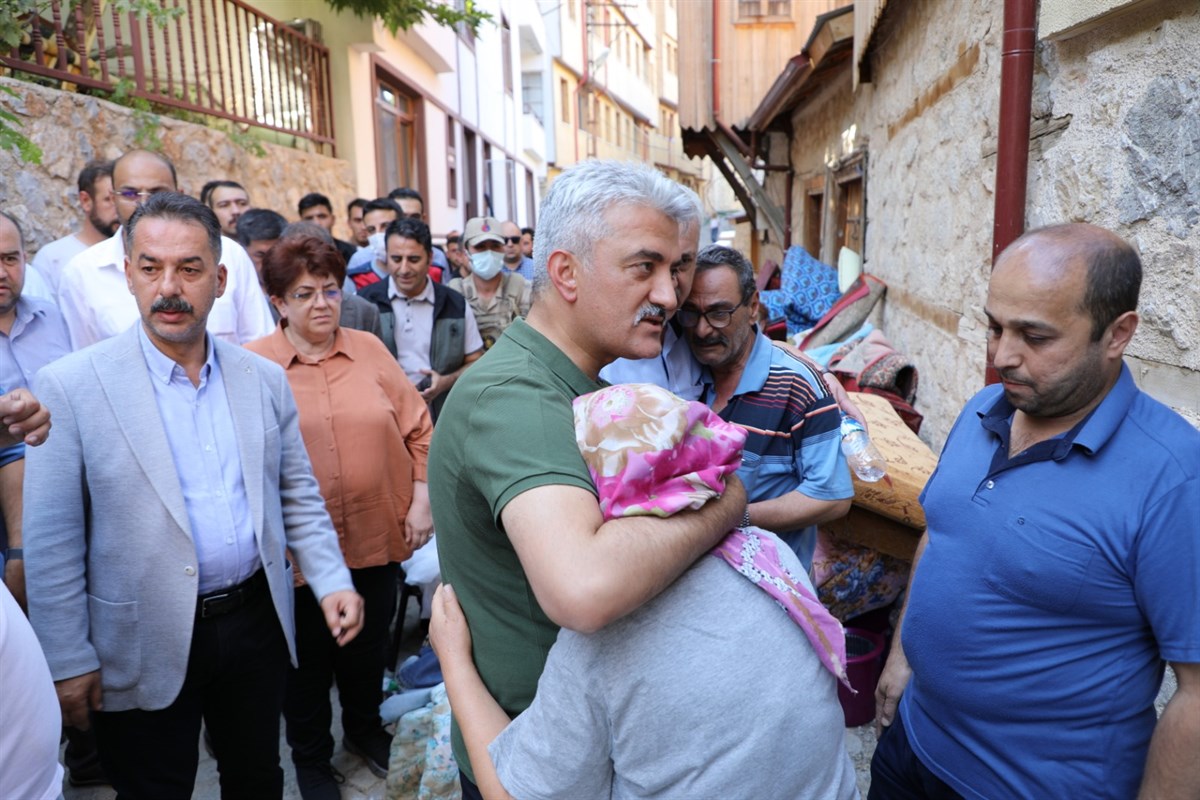 Kemaliye İlçe Merkezinde Çıkan Yangın, İyi Bir Ekip Çalışmasıyla Söndürüldü